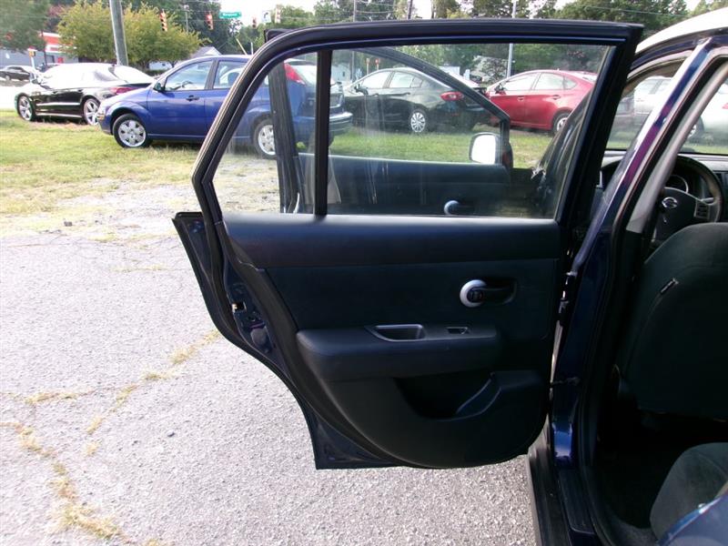 Nissan Versa  2010