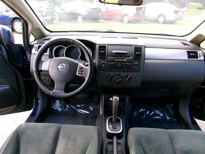 Nissan Versa  2010