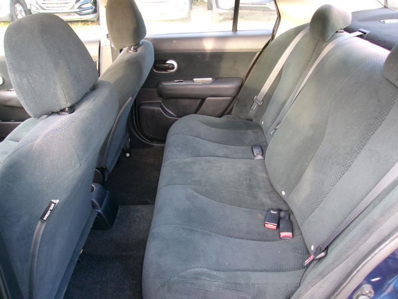 2010 Nissan Versa S - Photo 9