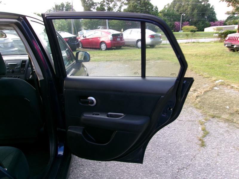2010 Nissan Versa S - Photo 10