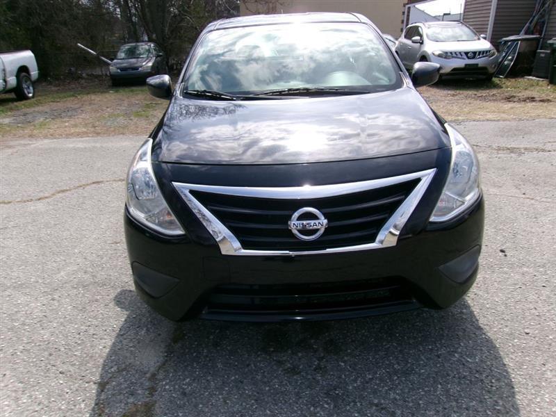 Nissan Versa  2019