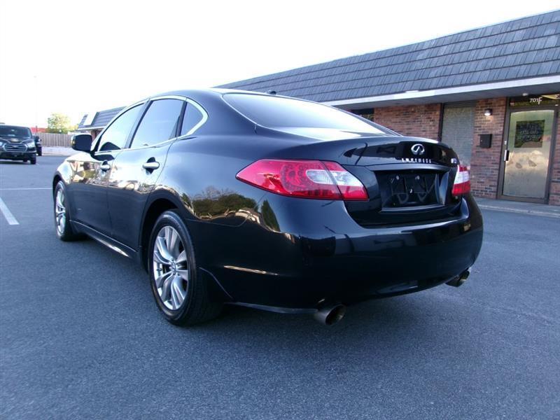 Infiniti M  2012