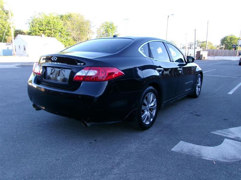 Infiniti M  2012