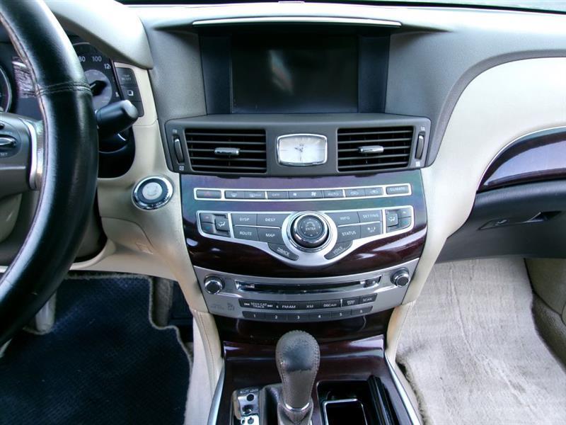 Infiniti M  2012