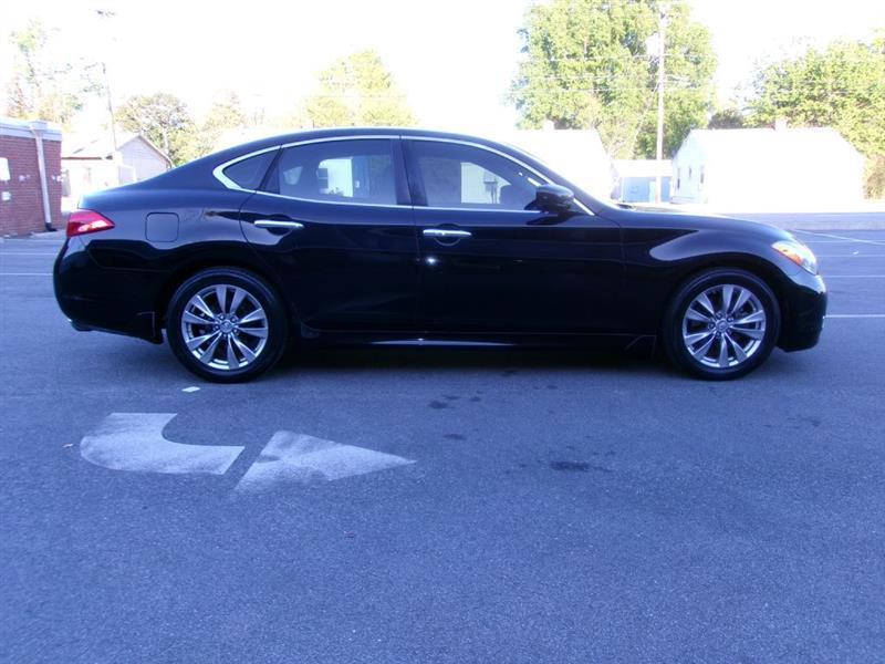 Infiniti M  2012