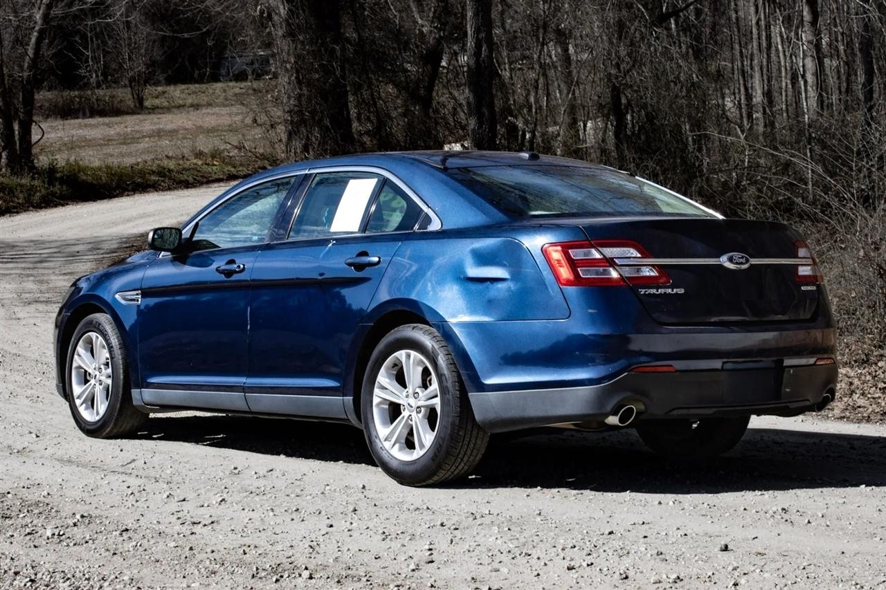Ford Taurus SE FWD 2016