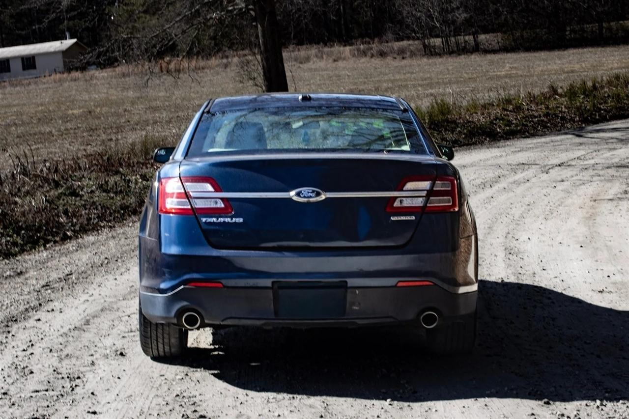 Ford Taurus SE FWD 2016
