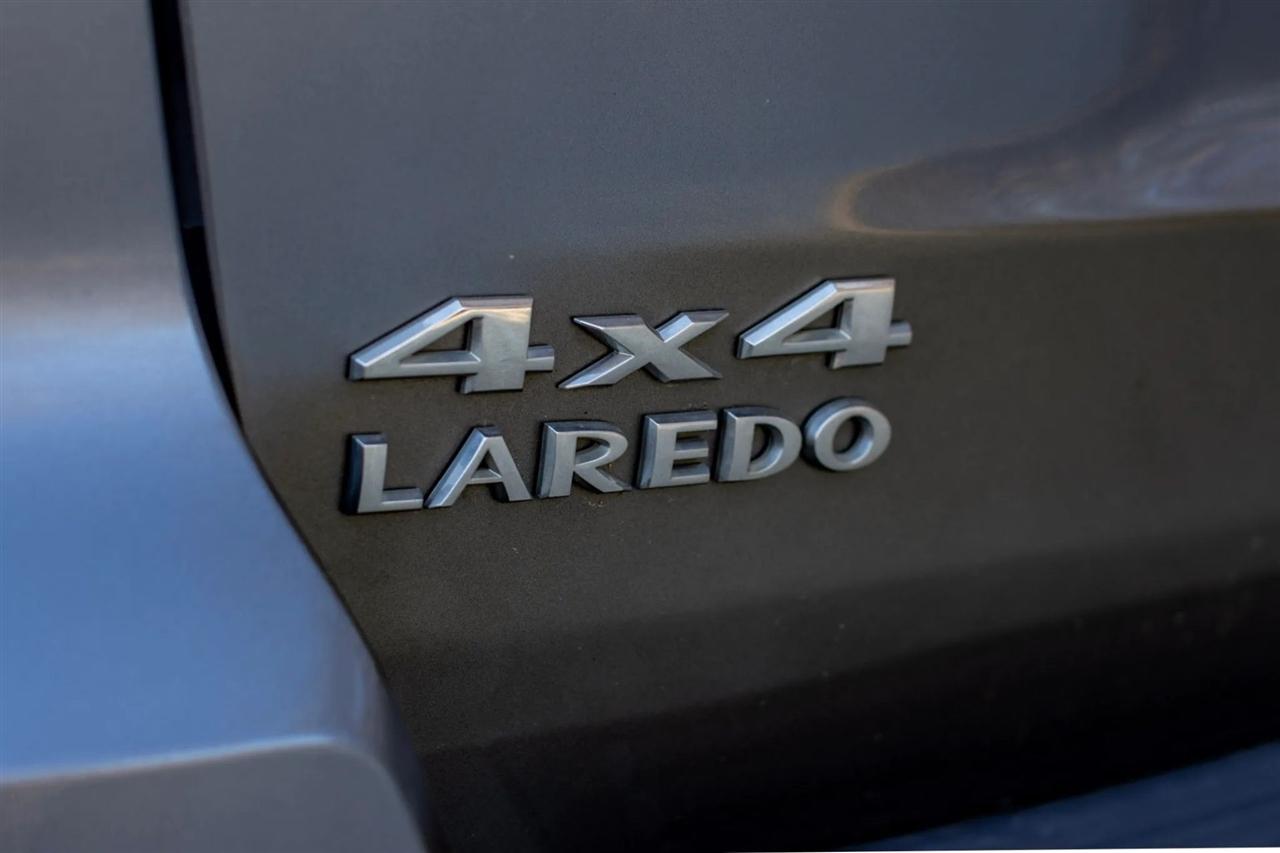 Jeep Grand Cherokee Laredo 4WD 2012