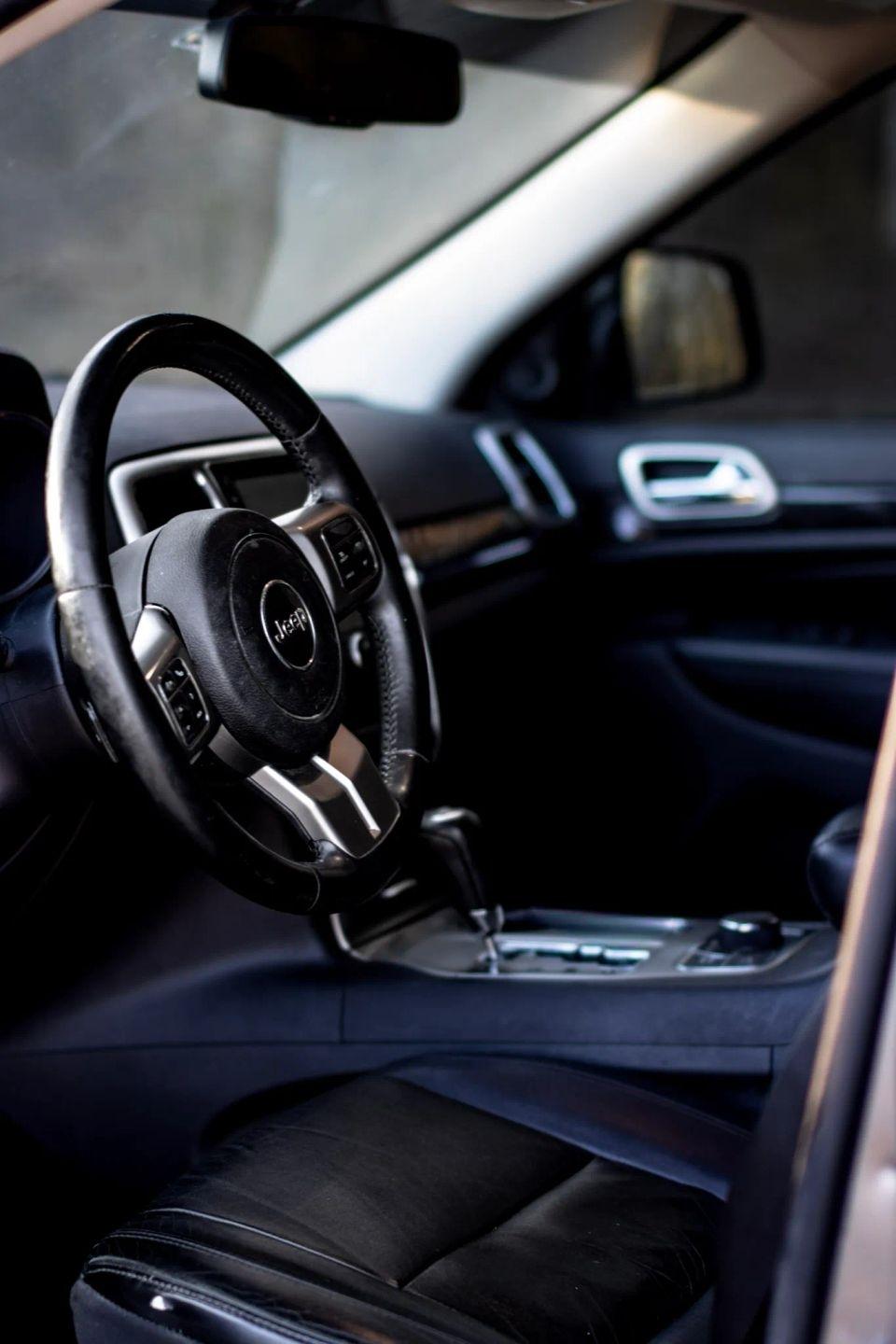 Jeep Grand Cherokee Laredo 4WD 2012