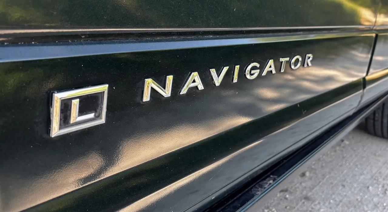 Lincoln Navigator L 2WD 2012