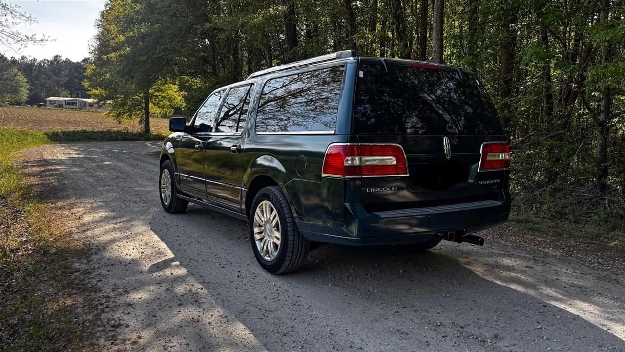 Lincoln Navigator L 2WD 2012