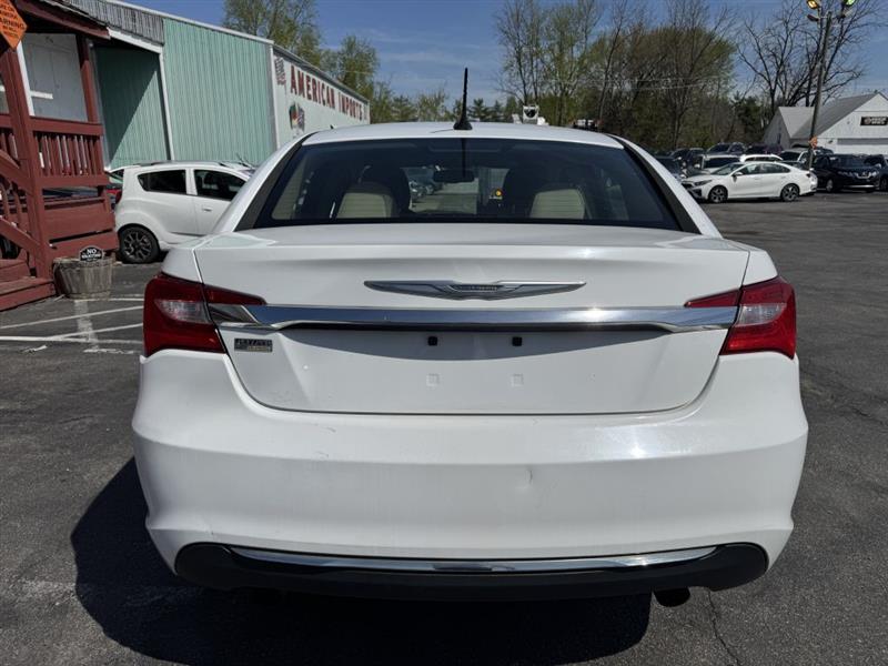 Chrysler 200  2013