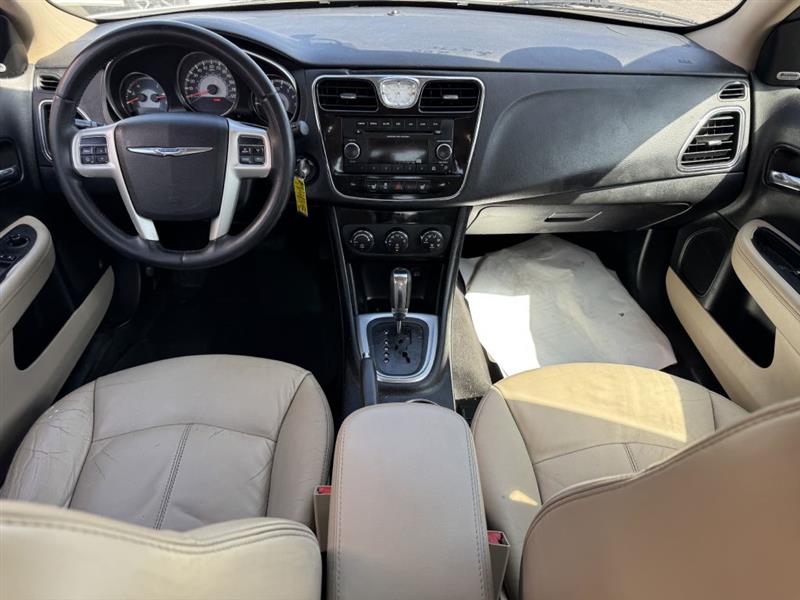 Chrysler 200  2013