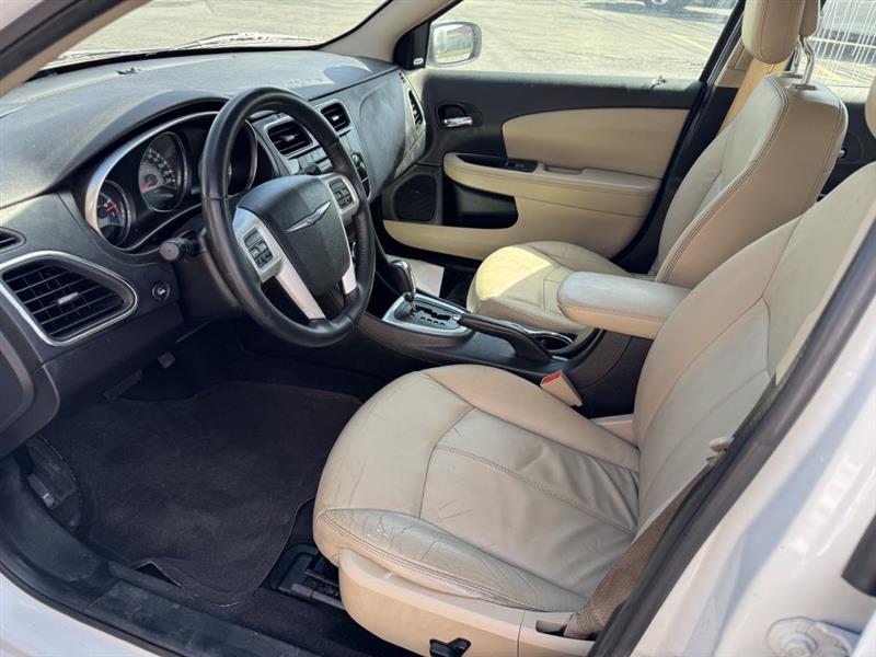 Chrysler 200  2013