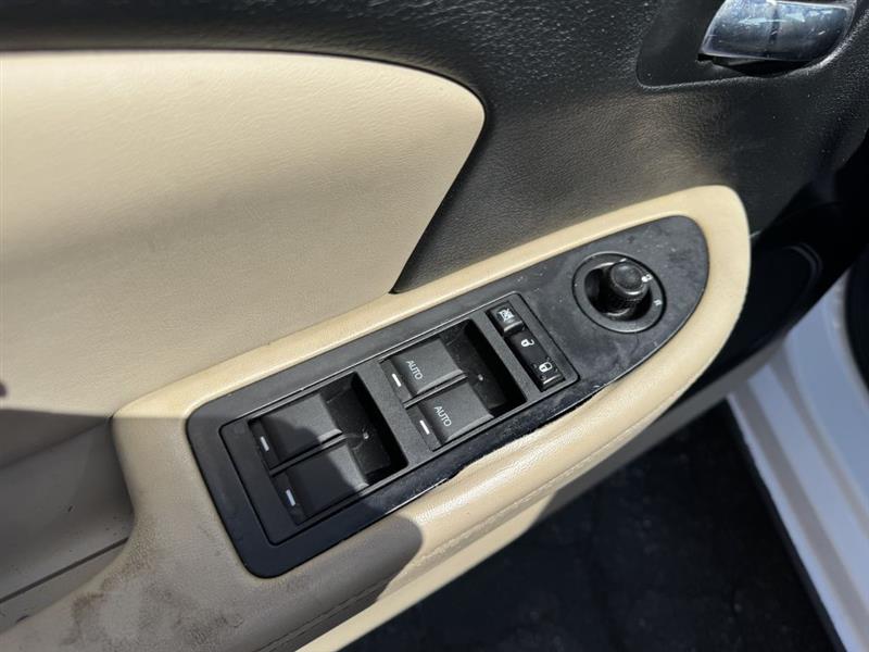 Chrysler 200  2013