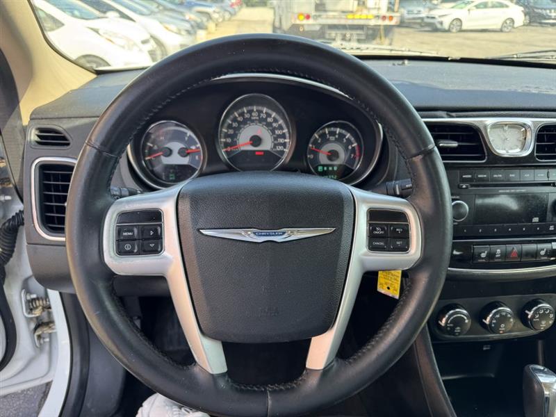 Chrysler 200  2013