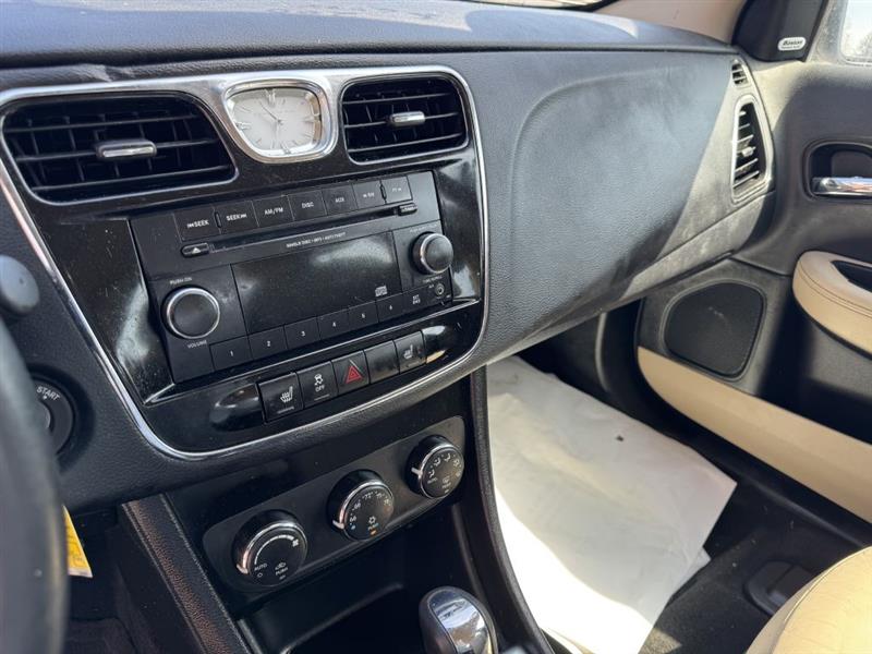 Chrysler 200  2013