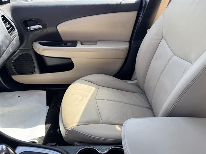 Chrysler 200  2013
