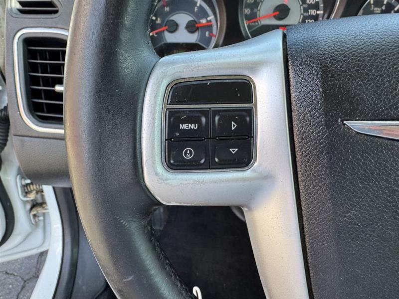 Chrysler 200  2013
