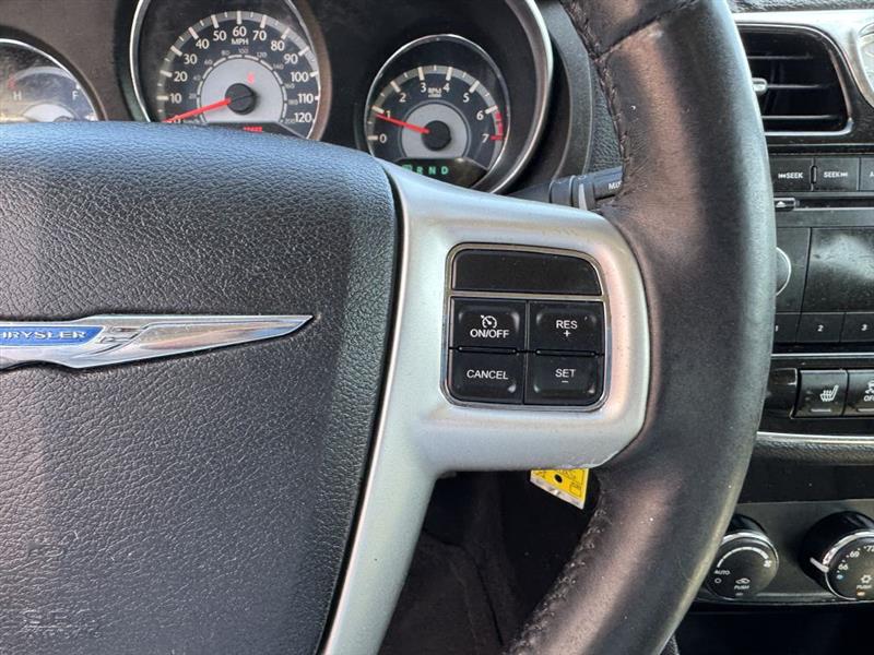 Chrysler 200  2013