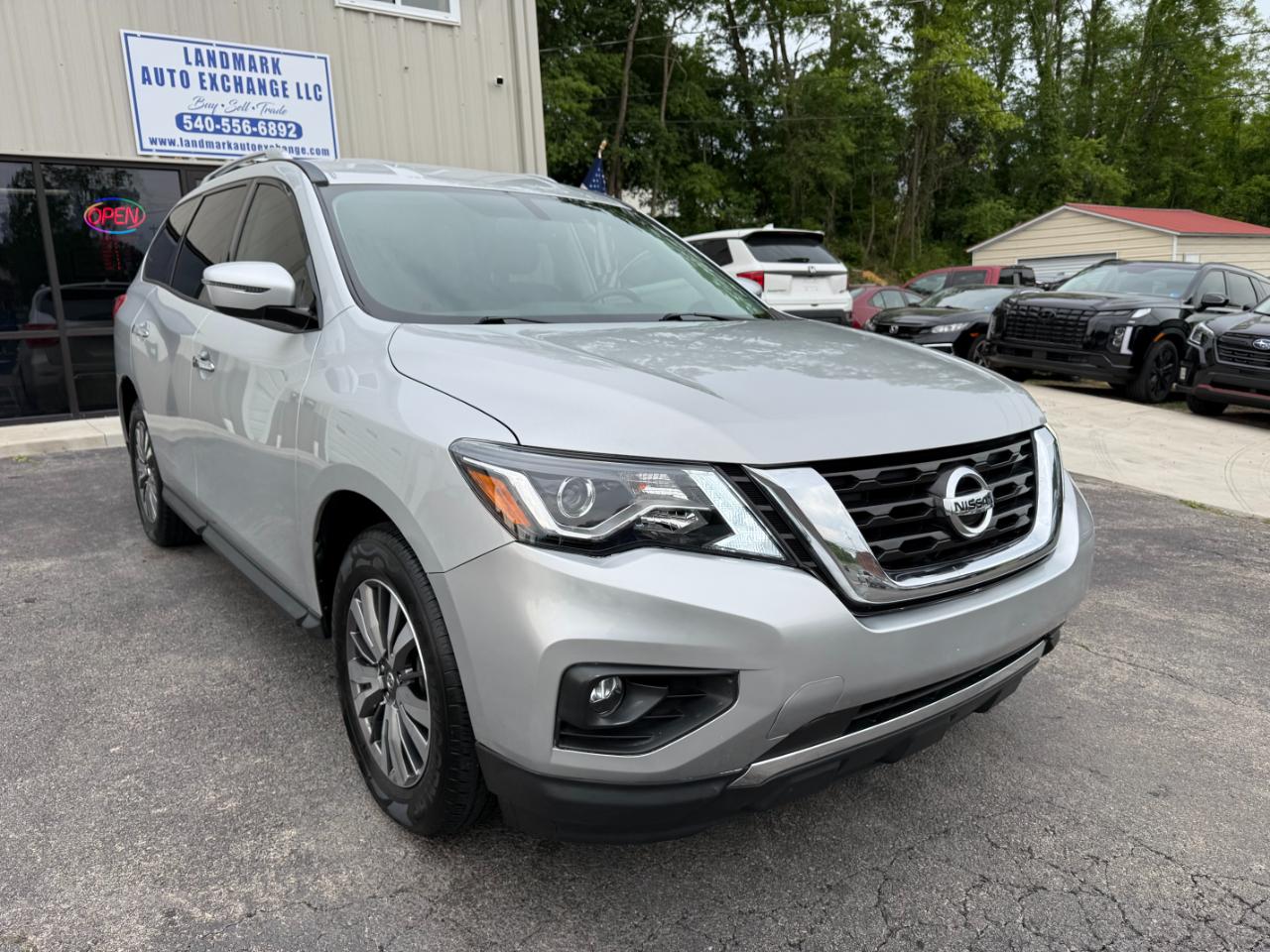 Nissan Pathfinder SV 4WD 2019