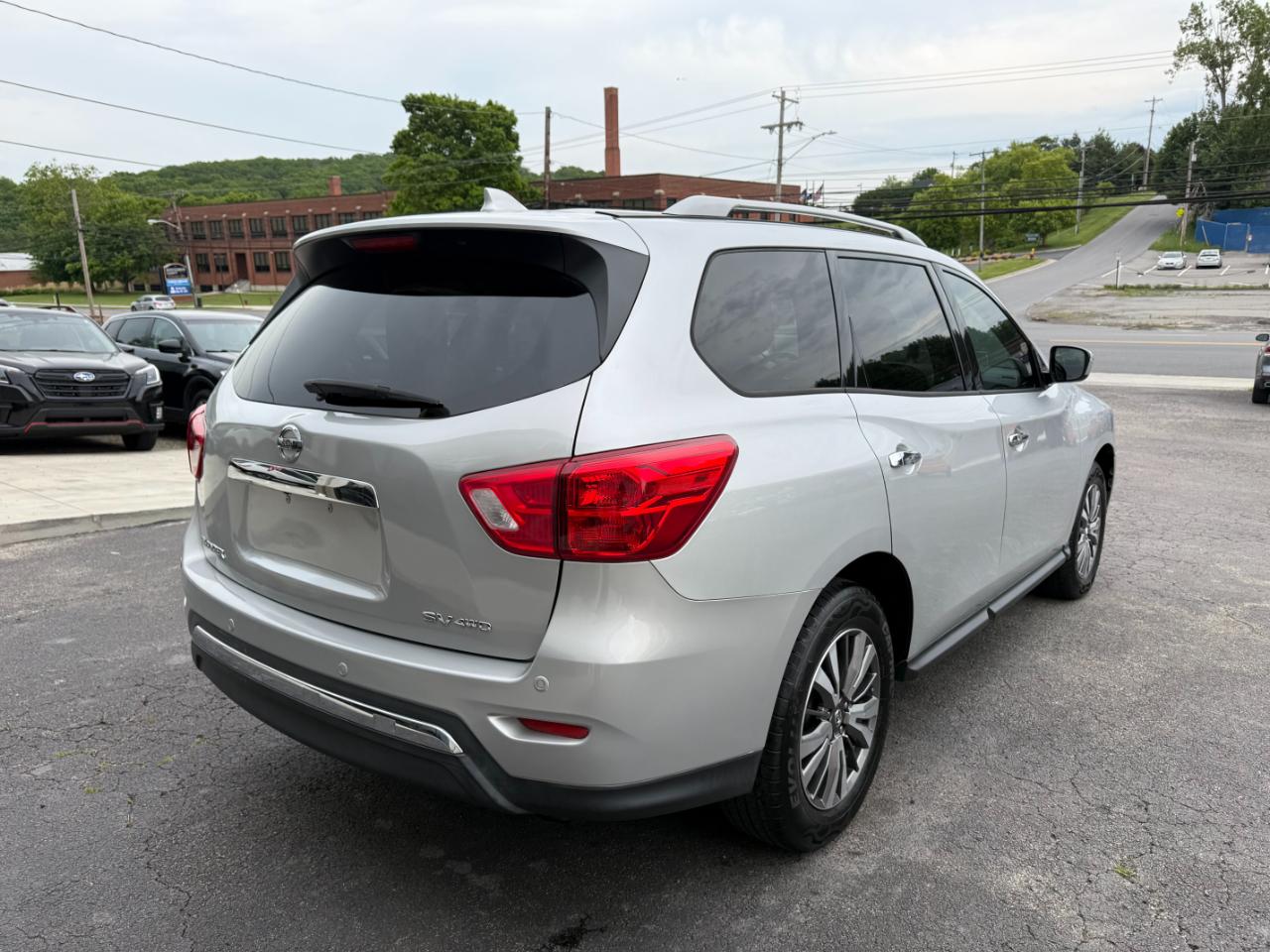 Nissan Pathfinder SV 4WD 2019