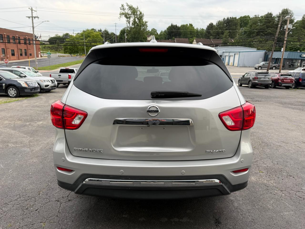 Nissan Pathfinder SV 4WD 2019