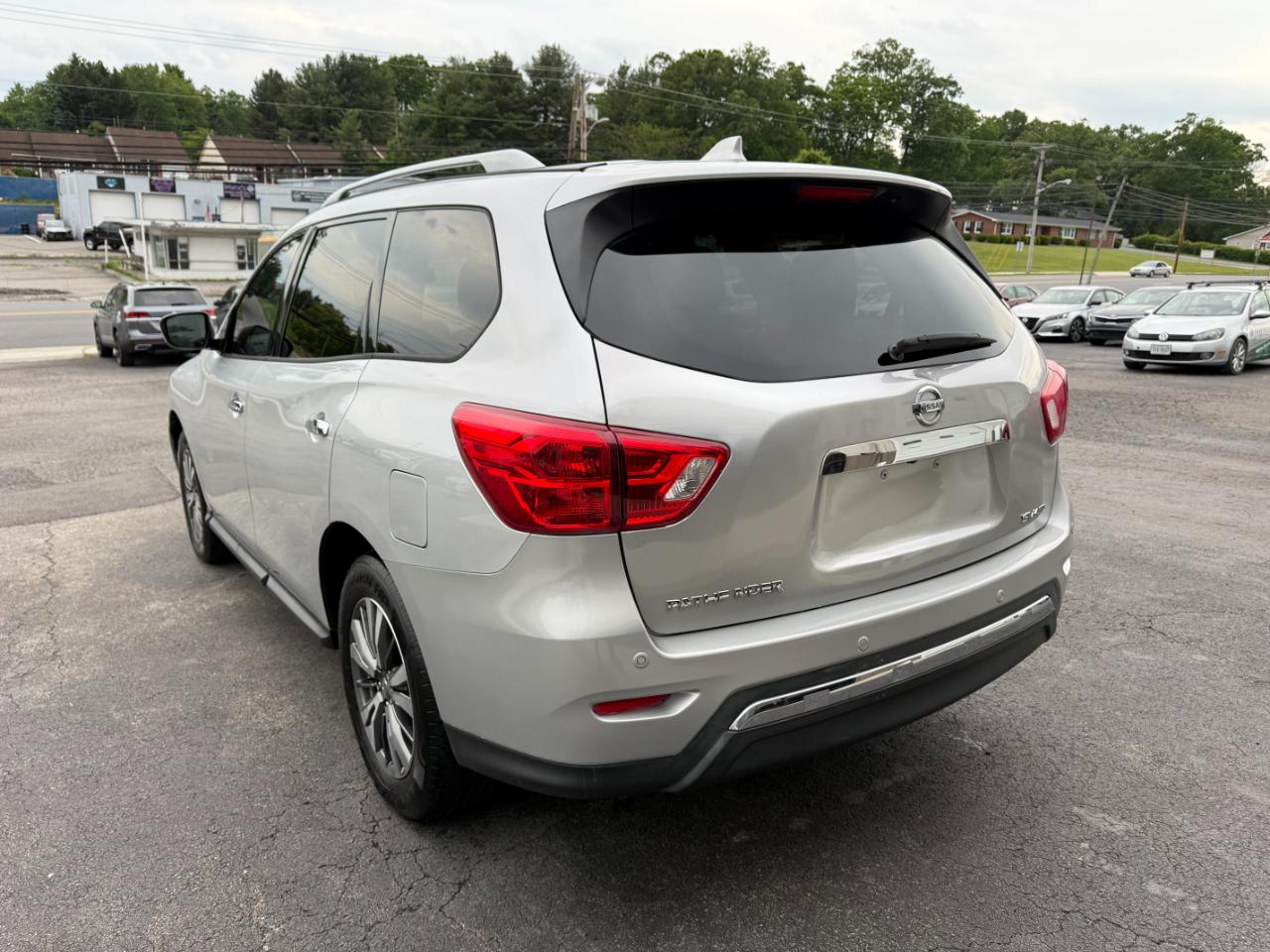 Nissan Pathfinder SV 4WD 2019