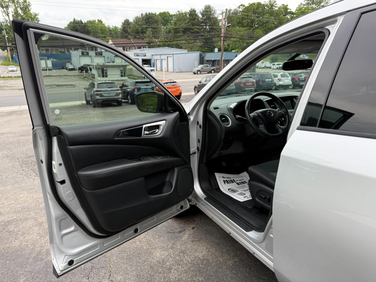 Nissan Pathfinder SV 4WD 2019