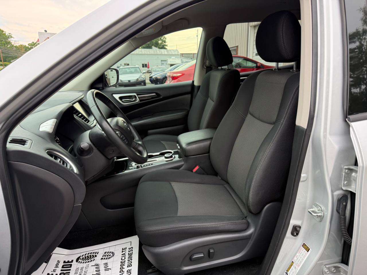 Nissan Pathfinder SV 4WD 2019