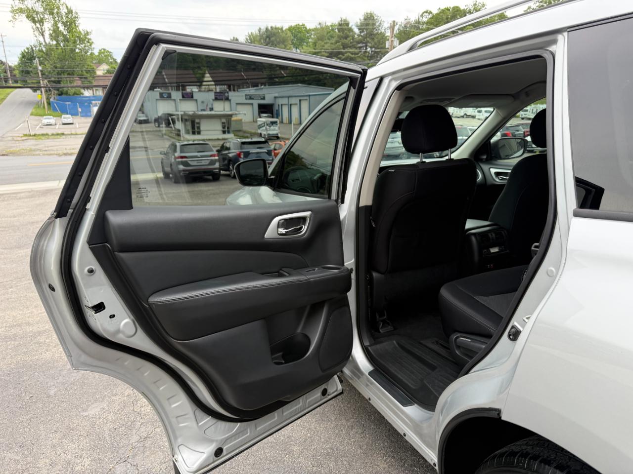 Nissan Pathfinder SV 4WD 2019