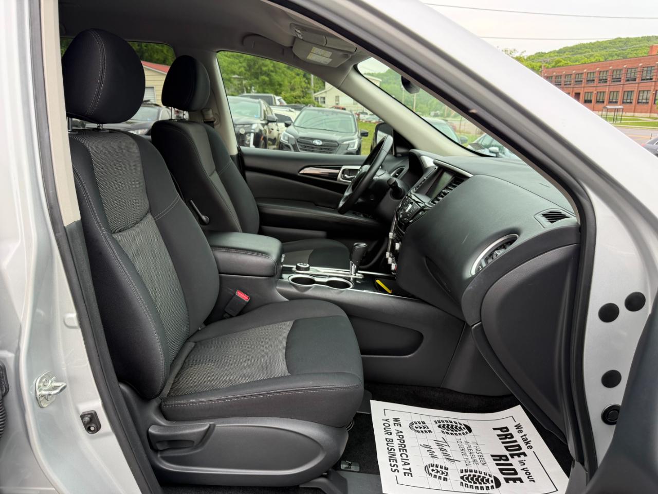 Nissan Pathfinder SV 4WD 2019