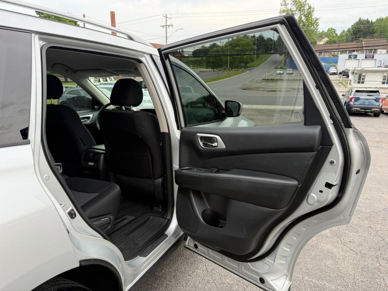 Nissan Pathfinder SV 4WD 2019