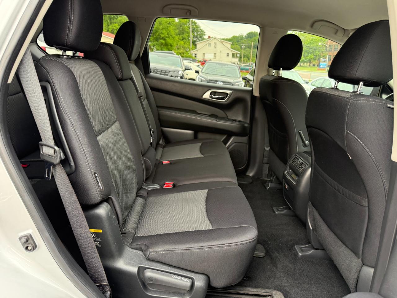Nissan Pathfinder SV 4WD 2019
