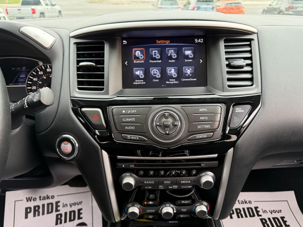 Nissan Pathfinder SV 4WD 2019