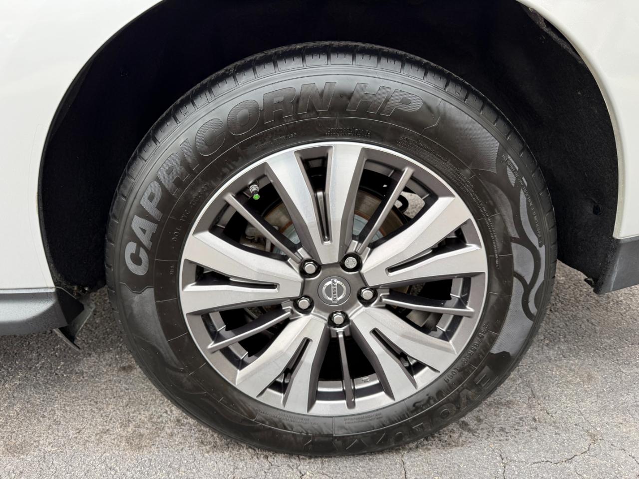 Nissan Pathfinder SV 4WD 2019