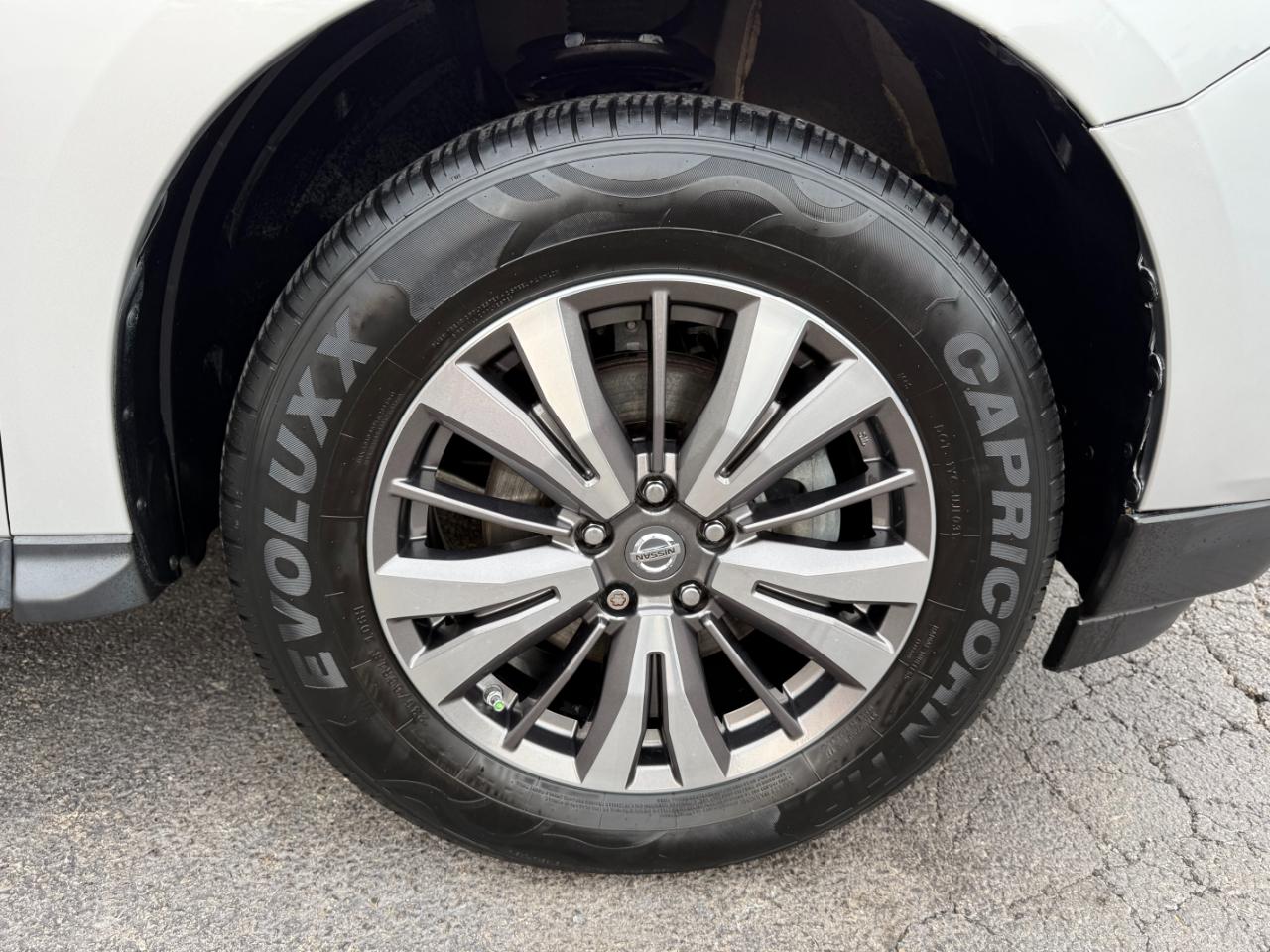Nissan Pathfinder SV 4WD 2019