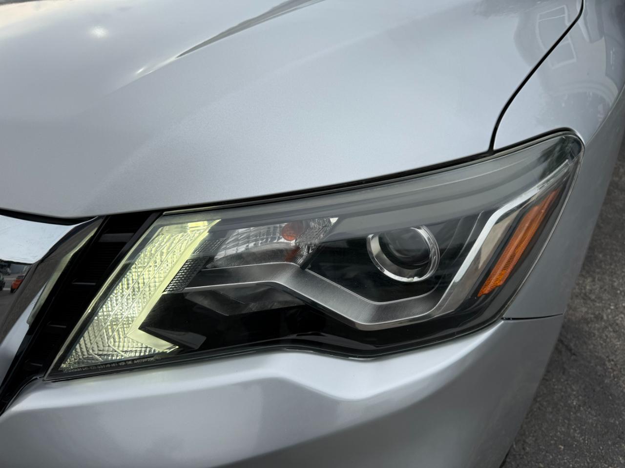 Nissan Pathfinder SV 4WD 2019