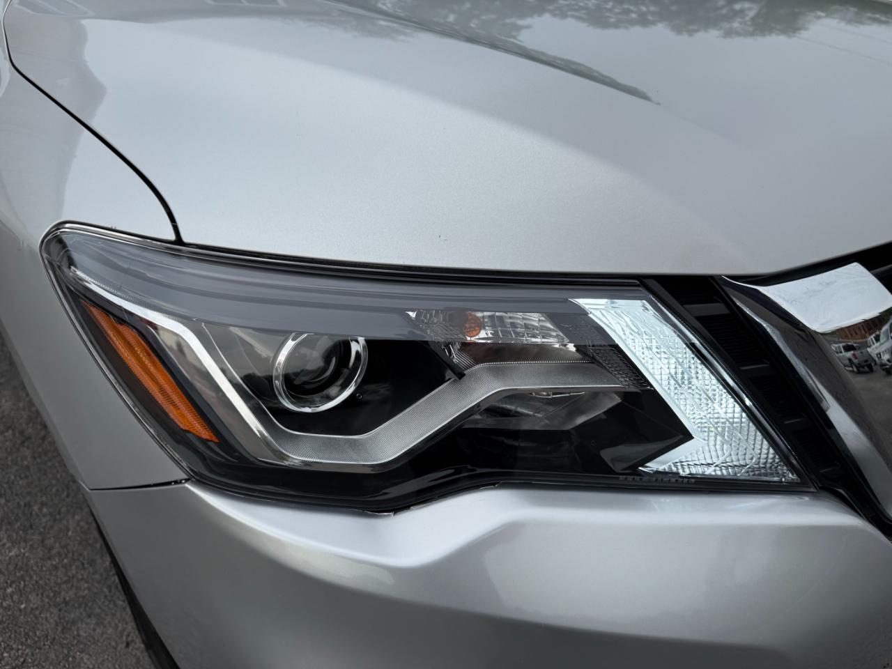 Nissan Pathfinder SV 4WD 2019