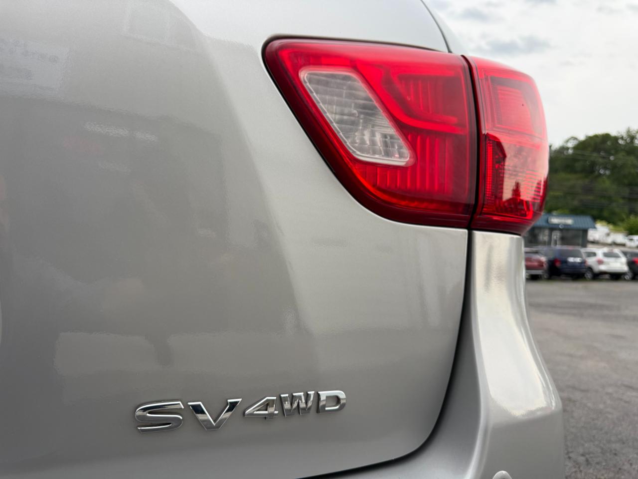 Nissan Pathfinder SV 4WD 2019