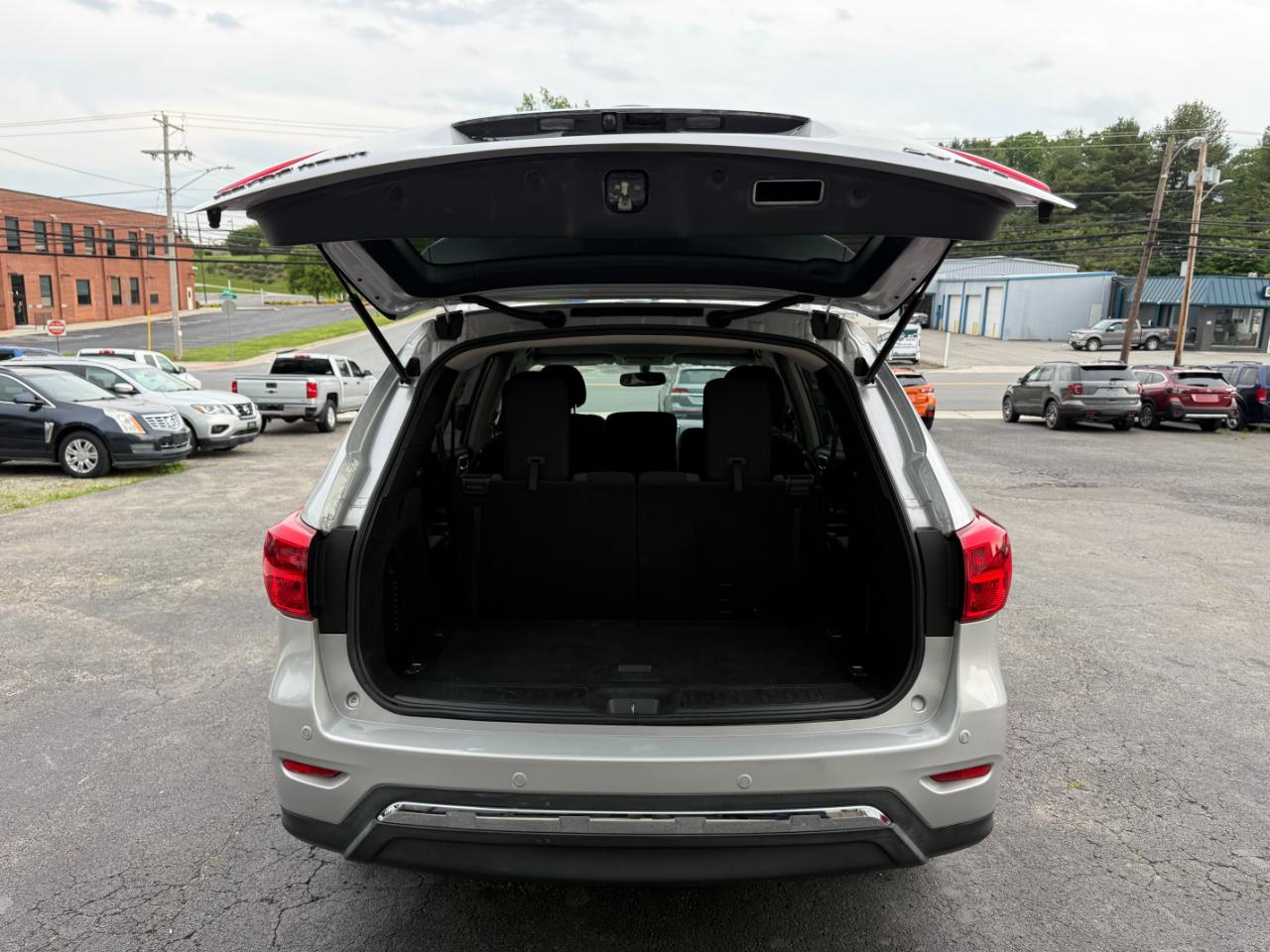 Nissan Pathfinder SV 4WD 2019