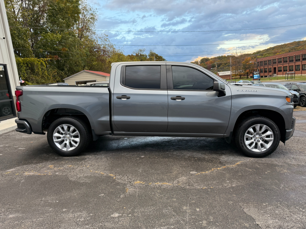 Chevrolet Silverado 1500 Custom Crew Cab Short Box 4WD 2020 Chevrolet Silverado 1500 Custom Crew Cab Short Box 4WD 2020