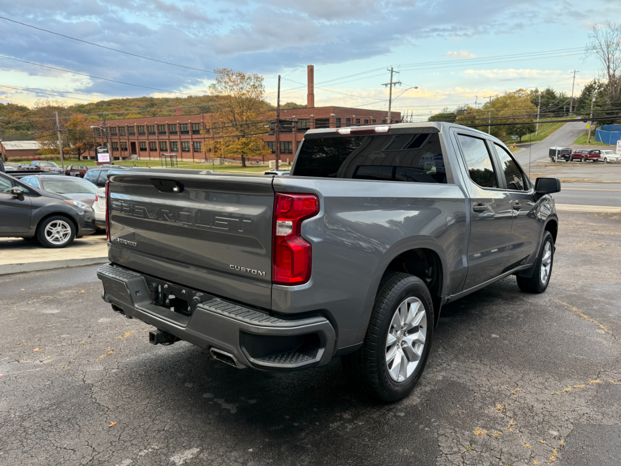Chevrolet Silverado 1500 Custom Crew Cab Short Box 4WD 2020 Chevrolet Silverado 1500 Custom Crew Cab Short Box 4WD 2020