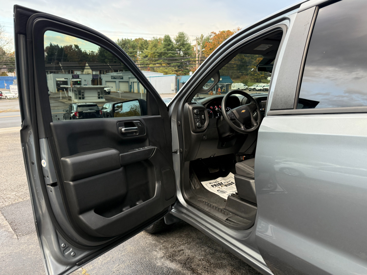 Chevrolet Silverado 1500 Custom Crew Cab Short Box 4WD 2020 Chevrolet Silverado 1500 Custom Crew Cab Short Box 4WD 2020