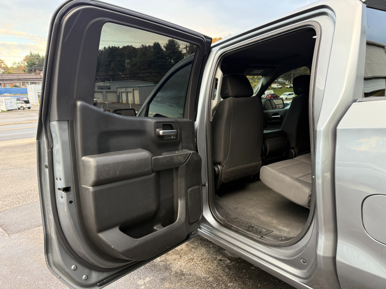 Chevrolet Silverado 1500 Custom Crew Cab Short Box 4WD 2020 Chevrolet Silverado 1500 Custom Crew Cab Short Box 4WD 2020