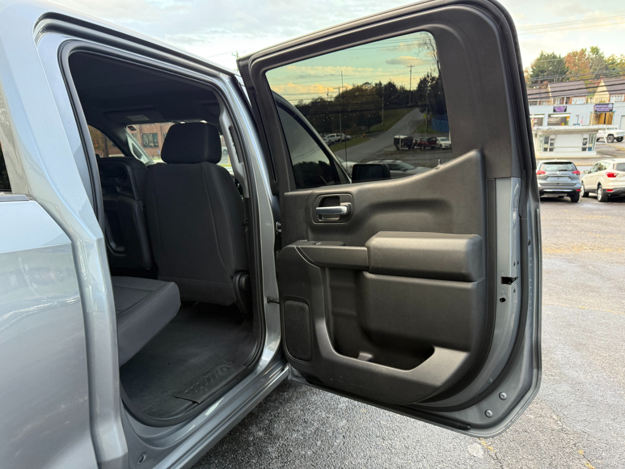 Chevrolet Silverado 1500 Custom Crew Cab Short Box 4WD 2020 Chevrolet Silverado 1500 Custom Crew Cab Short Box 4WD 2020