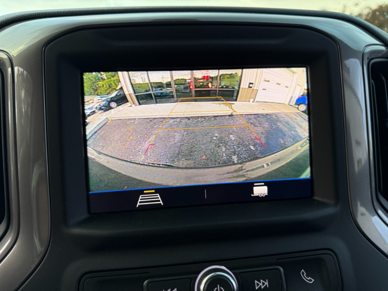 Chevrolet Silverado 1500 Custom Crew Cab Short Box 4WD 2020 Chevrolet Silverado 1500 Custom Crew Cab Short Box 4WD 2020