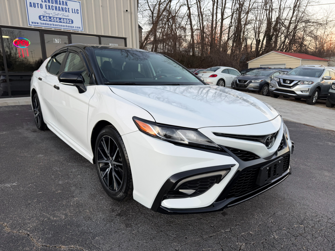 Toyota Camry SE 2022