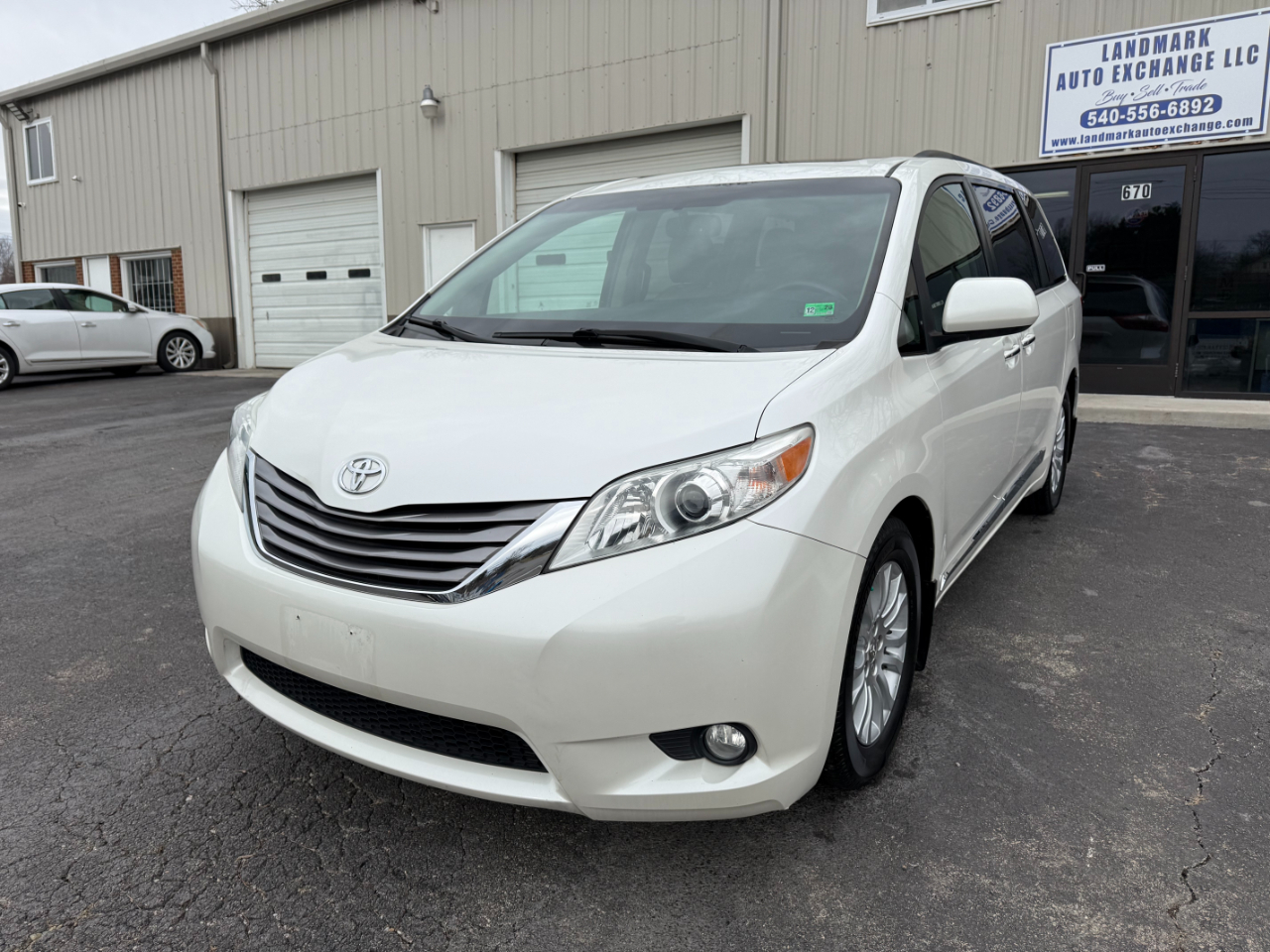 2016 Toyota Sienna XLE FWD 8-Passenger V6
