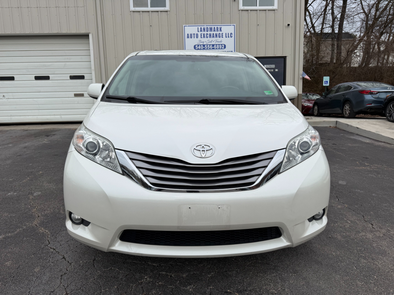 Toyota Sienna XLE FWD 8-Passenger V6 2016